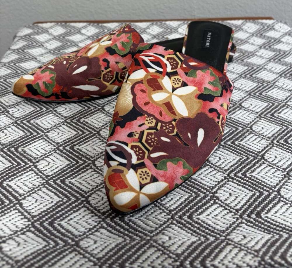 Natori Size 8M Silk Printed Flower Pointed Toe Mules Slides Shoes